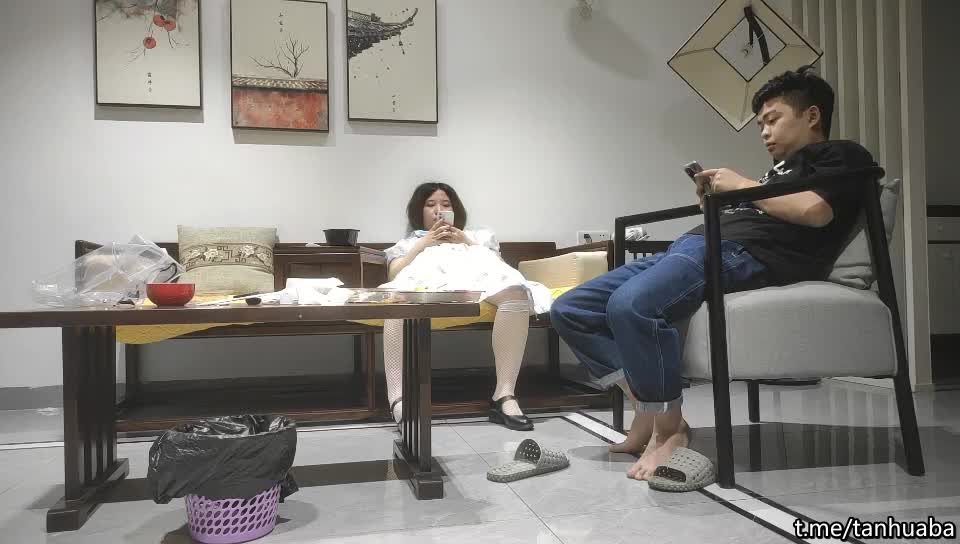 调教坦克母狗肛塞爬行好好玩弄