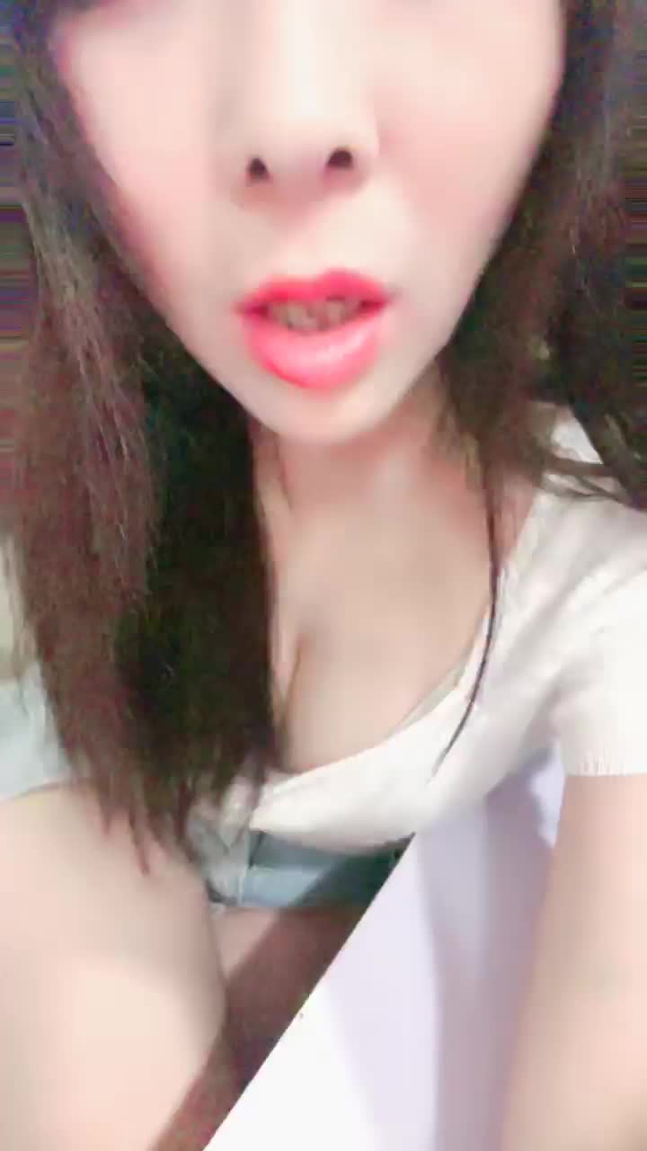 极品按摩女 【嫩嫩水多多】大奶嫩穴好身材 现场直播 勾引顾客连按带舔操 口活很好