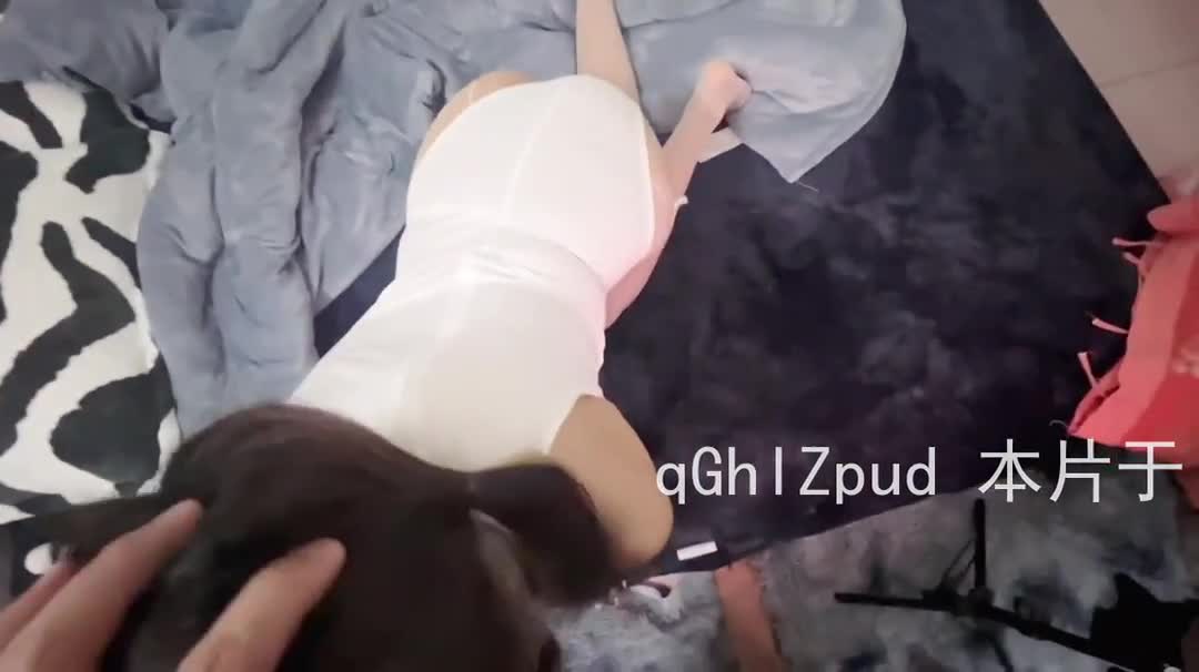 精品 18岁年轻可爱白丝双马尾小罗莉后续 射白丝上 必看 #自拍 #怒射点此查看更多