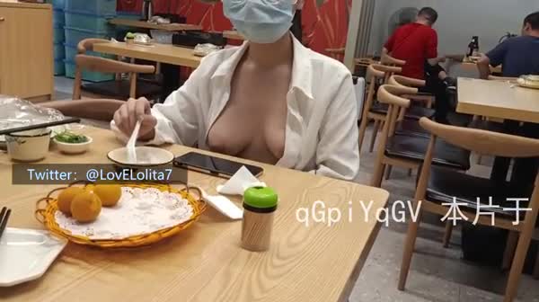 #白丝少女 #饭馆 #露出 回酒店就求操总群 点此查看更多