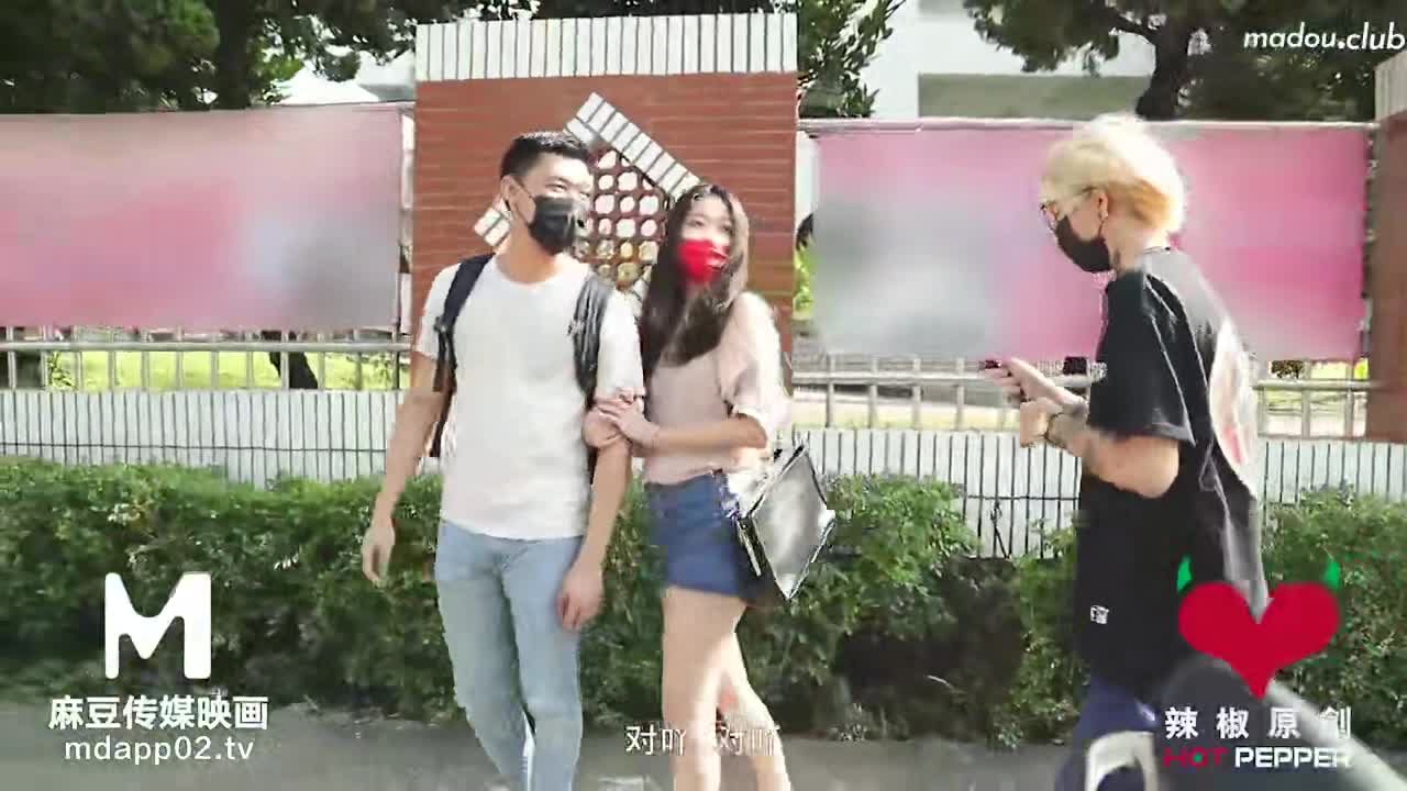 #巨乳  #车震 #上位 #口交 #中出超激初体验访谈 访到名车上忘情车震