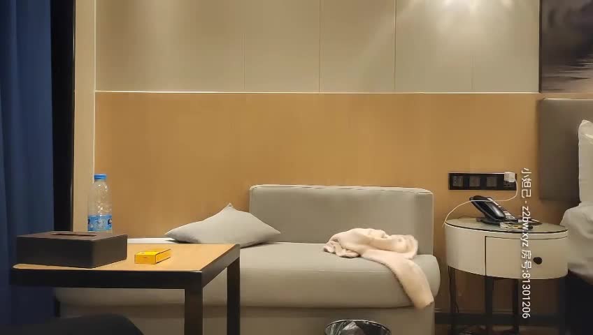 #中出 #口交 #上位 #乘骑 #后入 牛逼吊炸天，知道被拍的大奶小姐姐 竟然被被说服了继续干口交上位乘骑后入中出