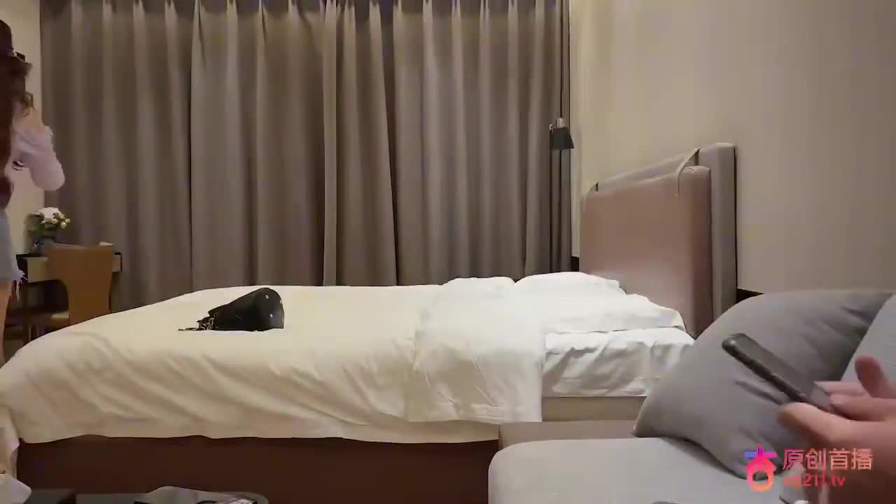 #巨乳 #口交 #上位 #后入 #探花约了个初次下海的妹子