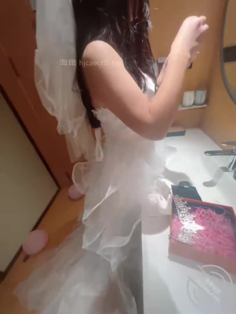 #巨乳骚货 #喷水 #姐姐【巨乳骚货精选】【会喷水的亲姐姐】在会所把姐姐搞到潮喷，不亏是会喷水的姐姐