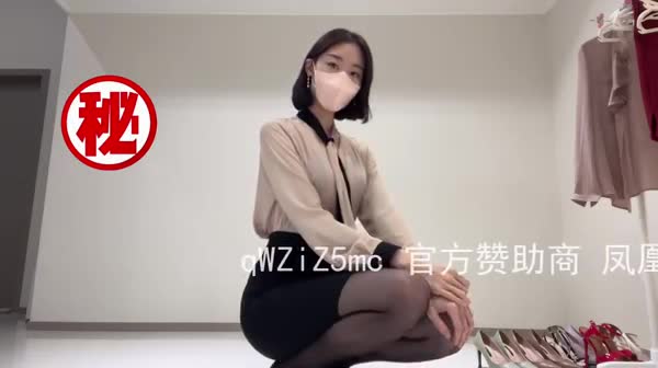 #巨乳 #骚逼 #骚穴 #自慰 #美穴用钱让真实42w粉丝的油管穿搭网红正面自慰