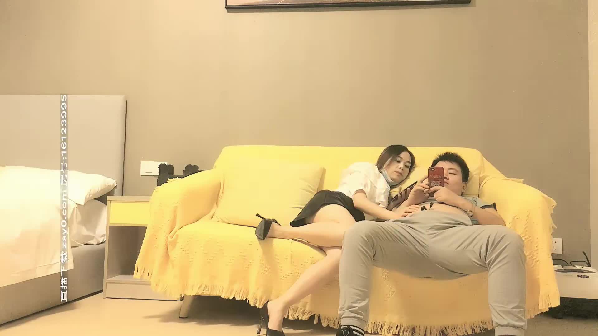 #巨乳 #后入 #少妇 #上位 #探花约了个黑色皮裙少妇啪啪，上位骑乘后入抽插大力猛操