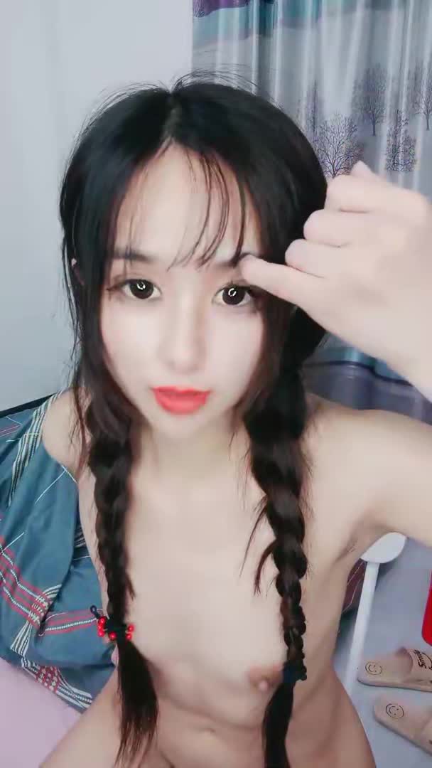 #巨乳骚货 #萌妹 #大眼睛【巨乳骚货精选】双辫子超大眼睛萌妹子，趴下给男友口，被男友后入操逼快速缴枪