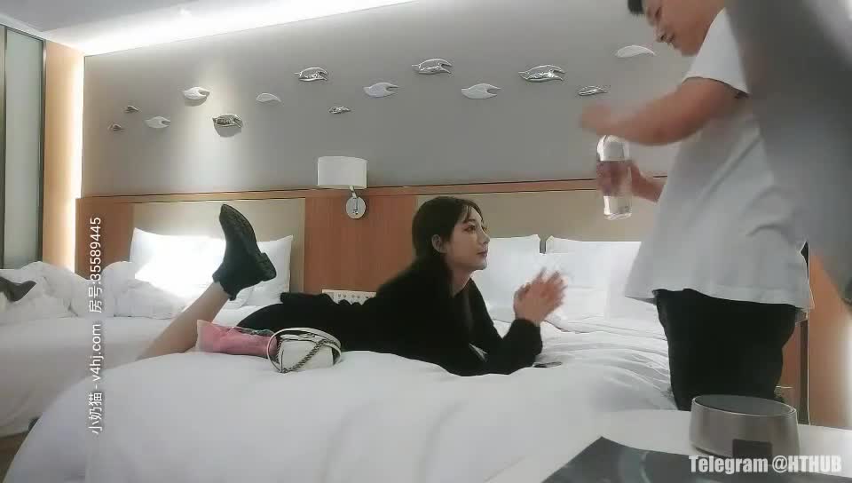 #巨乳 #口交 #中出 #后入 #探花约了个极品妹子换了女仆装干了三发