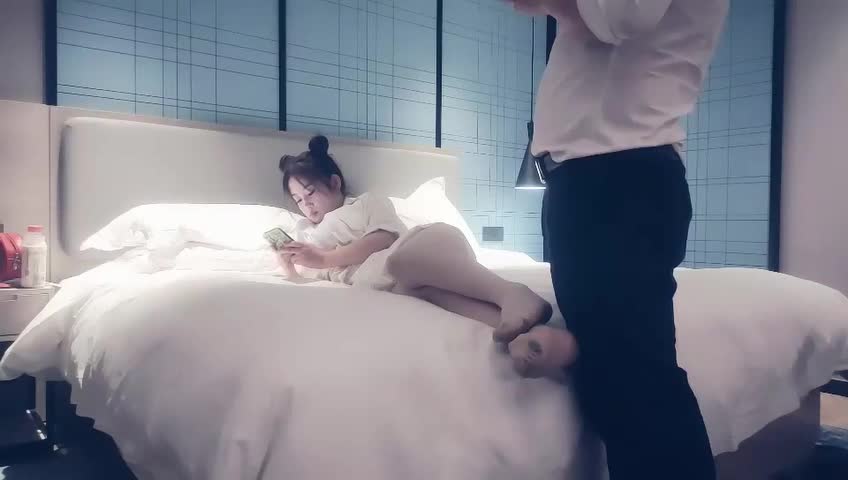 #巨乳 #口交 #探花 #群交 #群p探花 一男三女淫乱大战 三女一起上边口交边模奶