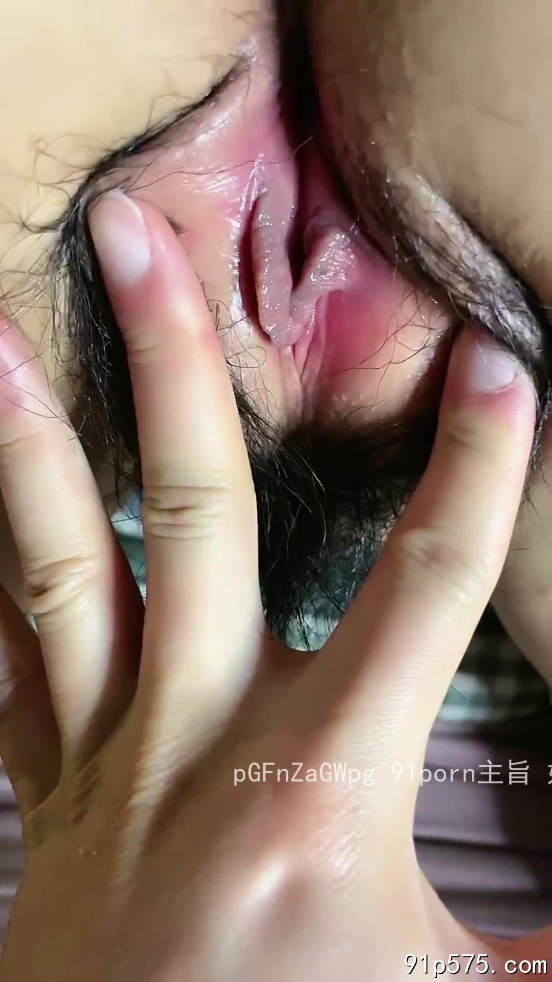 标题: 肥臀尤物小少妇，约炮激情大战！扭着屁股求插入，骚穴紧致粉嫩收藏: 31作者: #lhc1802 关键词: #尤物 #少妇 #约炮 #激情 #大战 #扭着 #屁股 #插入 #骚穴 #紧致 #粉嫩
