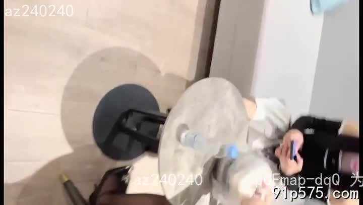 标题: 露脸自拍，黑丝肉丝女神！一镜到底！收藏: 285作者: #az240240    关键词: #露脸 #自拍 #黑丝 #肉丝 #女神 #一镜 #到底