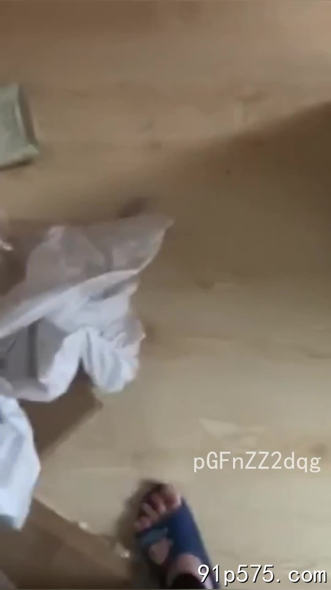 标题: 哥哥上班去了嫂子穿上情趣丝袜高跟鞋叫我自己开门去草她，偷情上瘾了！收藏: 19作者: #烟火易冷 关键词: #哥哥 #上班 #嫂子 #情趣 #丝袜 #高跟鞋 #开门 #偷情 #上瘾