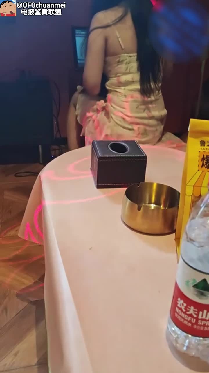 骚妈全裸性爱边唱边操就是要叫给隔壁人听#骚妈 #熟女