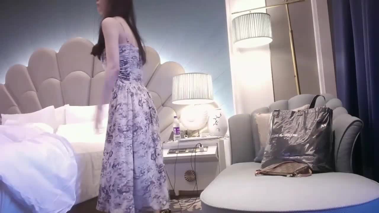 高颜值极品00后车模 曼妙酮体黑丝情趣 狗链肛塞真会玩 还是个白虎各种姿势爆操 十八般武艺精彩