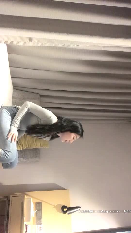 极品白虎一线天，御姐丝袜高跟大长腿，舌吻调情花式啪啪