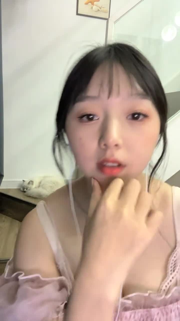 【#性感荷包蛋】核弹！清纯g奶女神~20小时~扣穴自慰~爽~！纯天然，无添加，粉嫩白又大，极品尤物！！