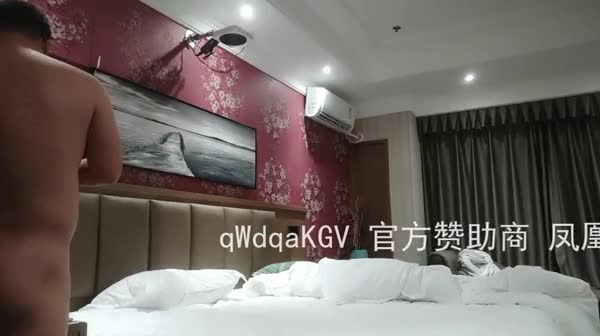 最美少妇背着老公出来偷吃
