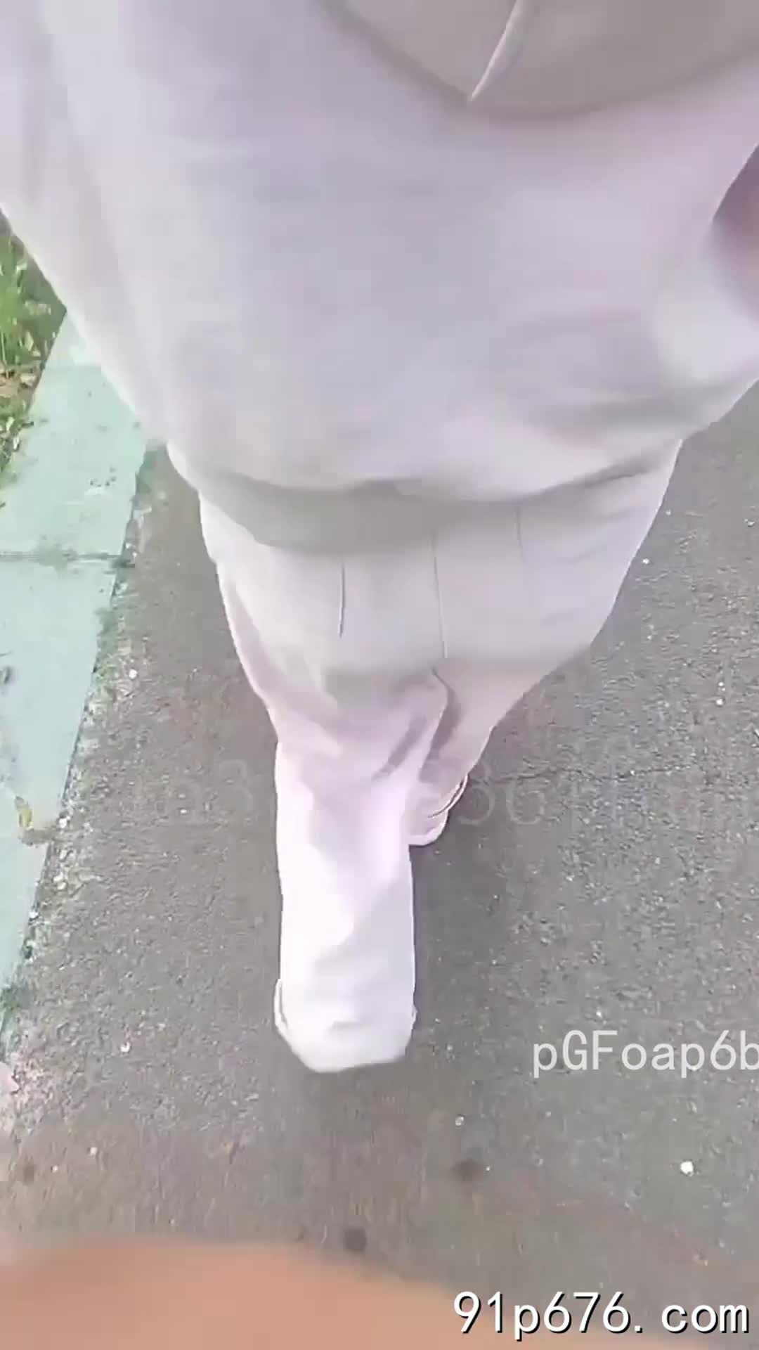 标题:  落地窗人妻和我大白天在浦沿江边停车场车震收藏: 111作者: #M318893612 关键词: #落地窗 #人妻 #大白天 #沿江 #停车场 #车震