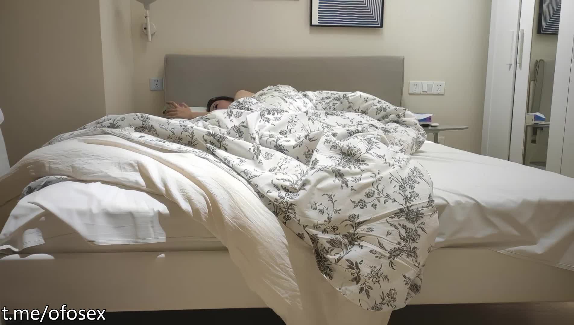 【#情感老男孩】30岁极品良家女神，超有气质舞蹈老师，肤白如玉浅笑勾魂，酒店交合快乐一刻#探花系列