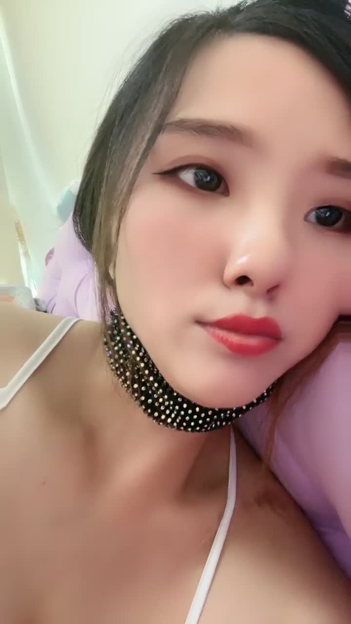 【#巧乐兹】刚生完孩子的高颜值大奶子孕妇！真想吃她奶