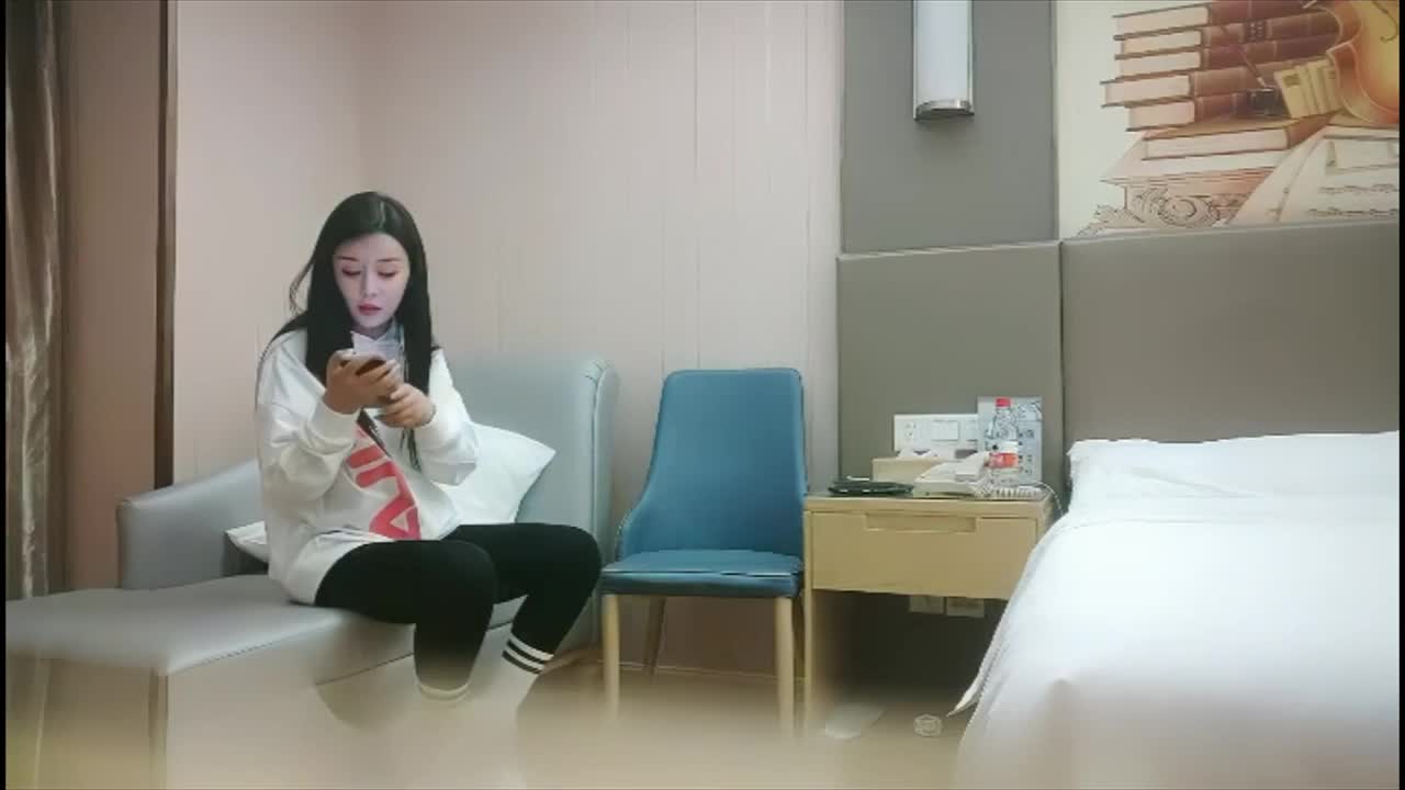 网约极品大长腿外围女，坐在身上揉捏奶子