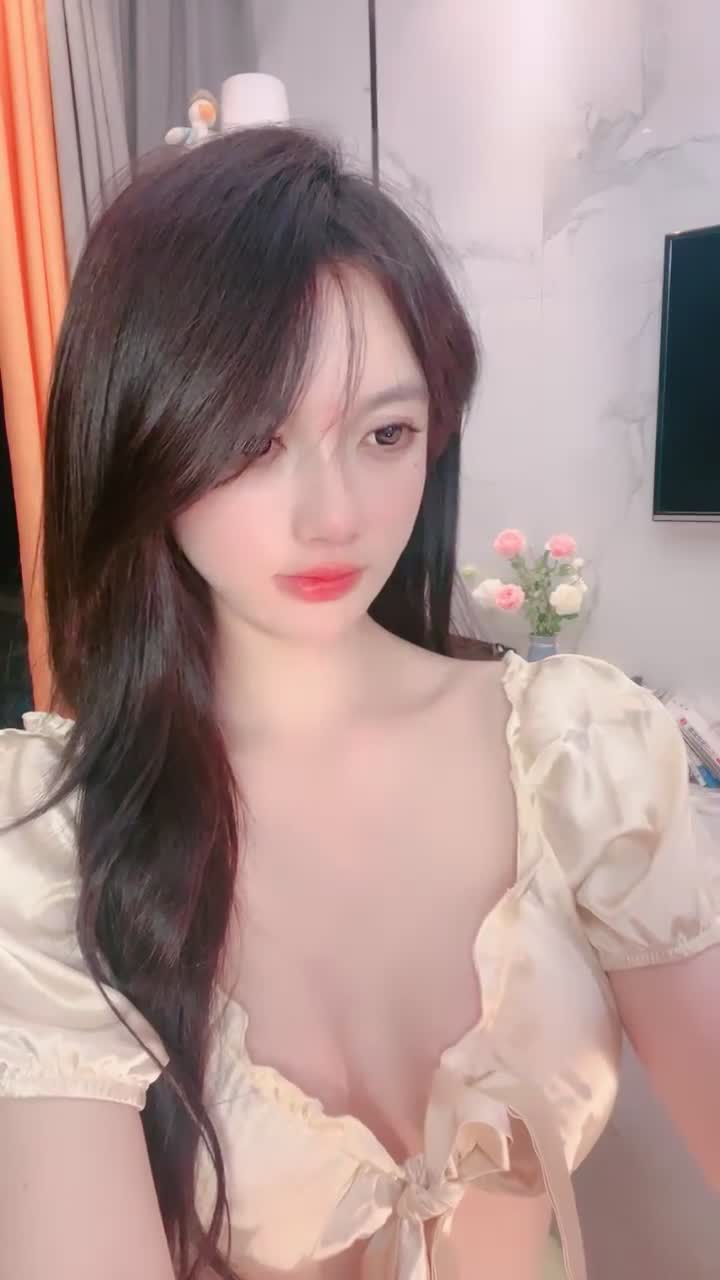 清纯反差女神 撅起嫩b自慰起来真淫荡