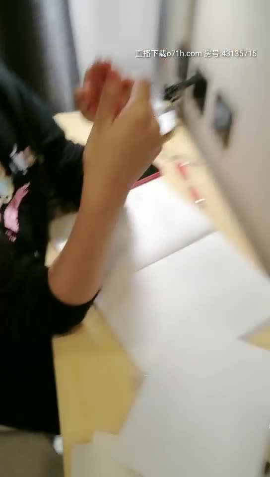 #直播 正在写作业的大三美女拉过来脱衣开操 无套爆操极品漂亮美穴点此查看更多