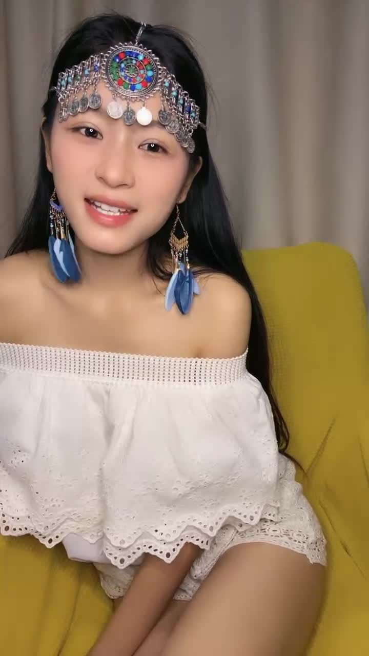 #舞美 #自慰 #八字奶 #小美女 06年小美女，这个妹子挺嫩，，三点皆粉，少女身材完美可人