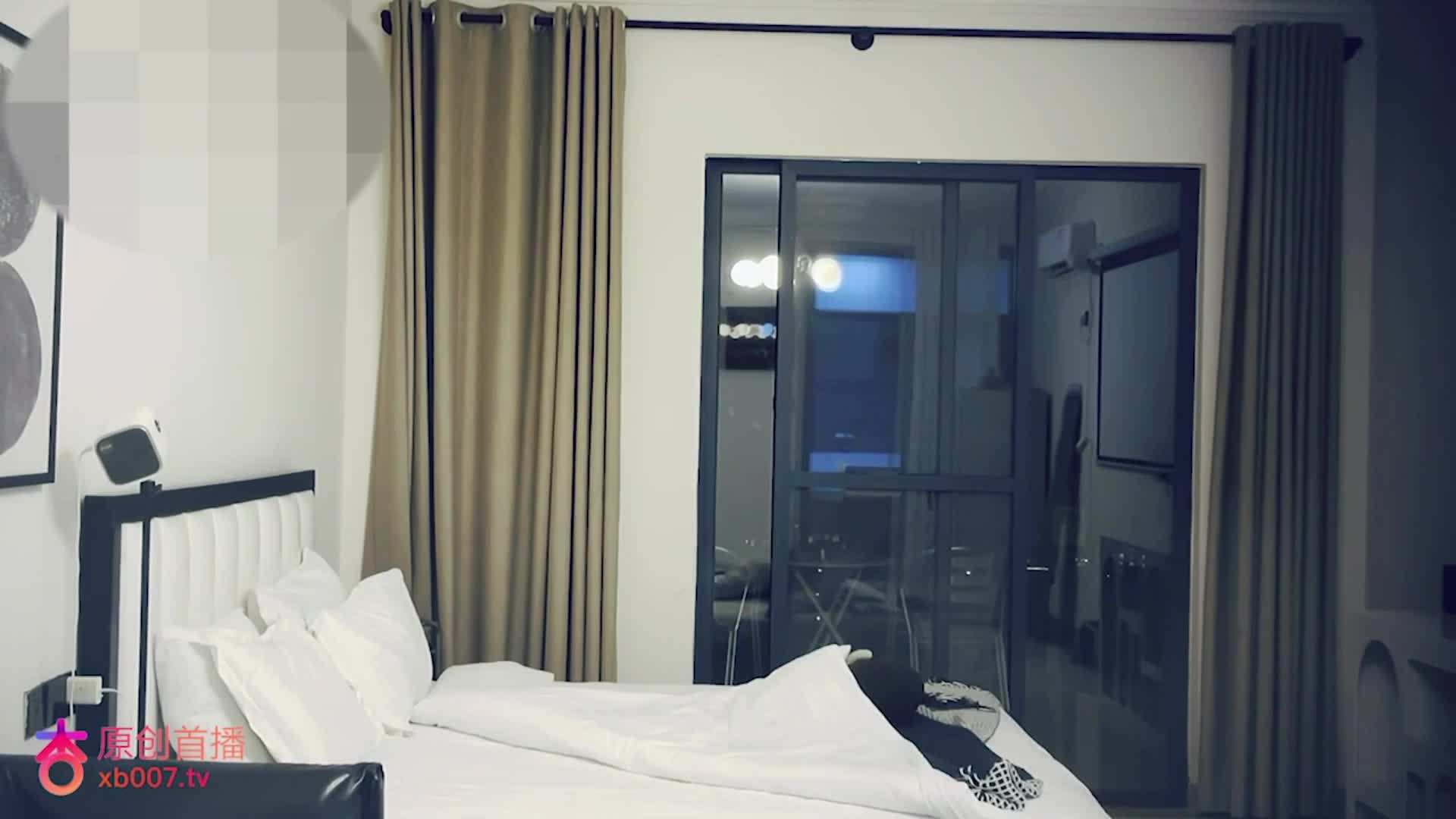 #杏吧鱼知欢 - 今天约了个06年萝莉纹身妹，皮肤雪白三点粉嫩多汁，穿上JK制服在床上娇喘不断