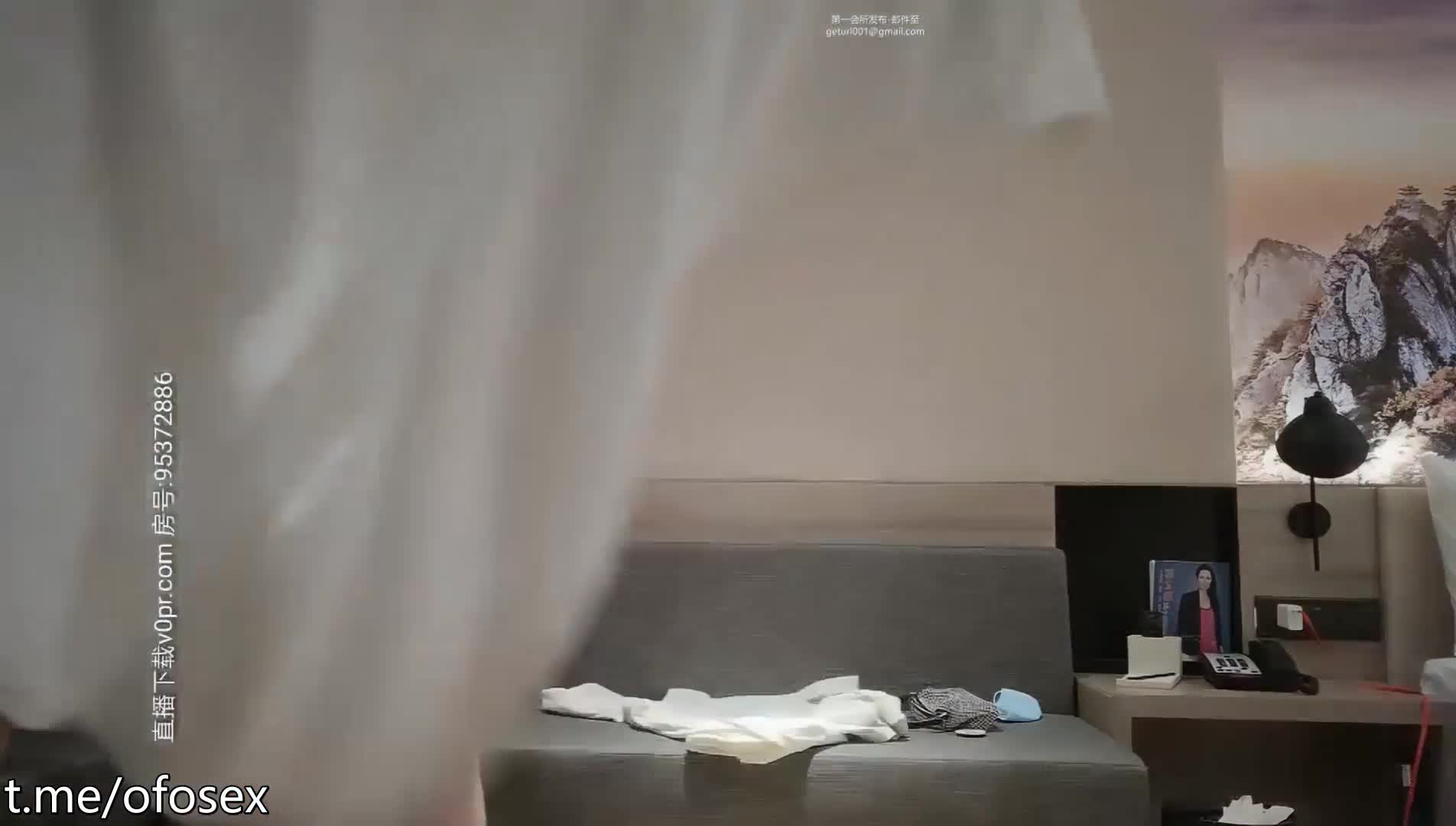 约了个高颜值甜美妹子加钟第二炮，舔弄深喉口交上位骑乘后入猛操点此查看更多