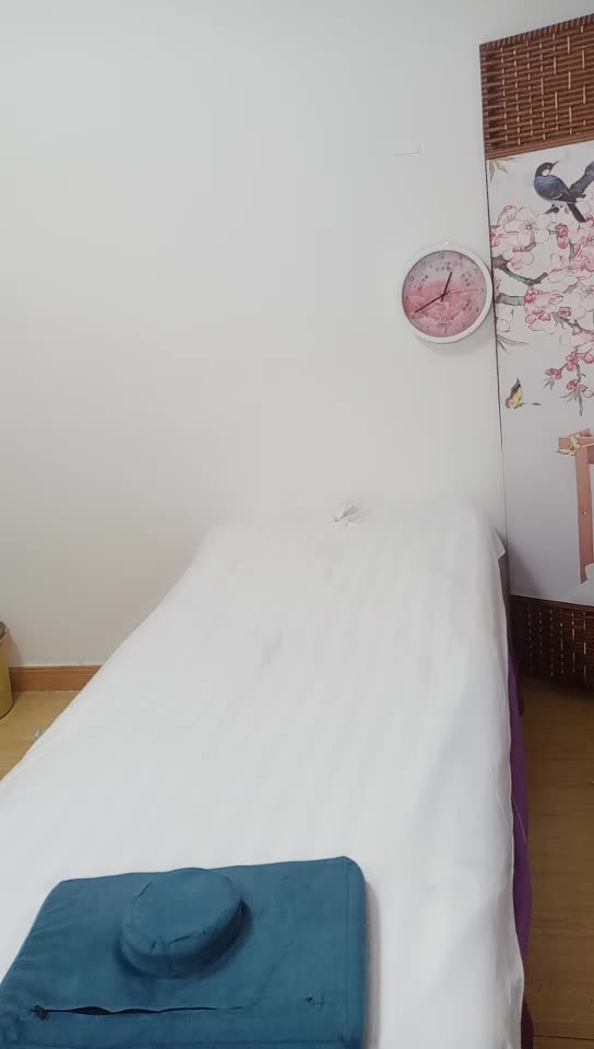 【#权少很骚呢】12-11清纯系23岁小姐姐，客人的手太不老实，来回摸，脱光女上后入，蜂腰翘臀极品身材