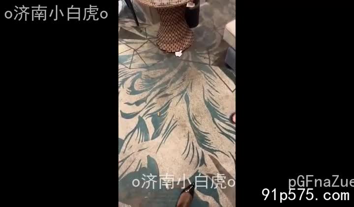 标题: 油亮丝袜的少妇！前凸后翘的身材，极品人妻！收藏: 563作者: #o济南小白虎o 关键词: #油亮 #丝袜 #少妇 #前凸后翘 #身材 #极品 #人妻