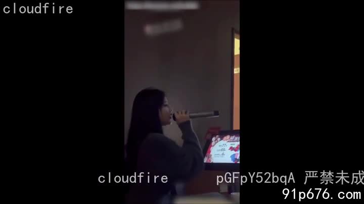 标题: KTV包厢做爱，巨乳母狗完美露脸，全程骚话不断特别刺激收藏: 580作者: #cloudfire 关键词: #KTV #包厢 #做爱 #巨乳 #母狗 #完美 #露脸 #全程 #骚话 #不断 #特别 #刺激