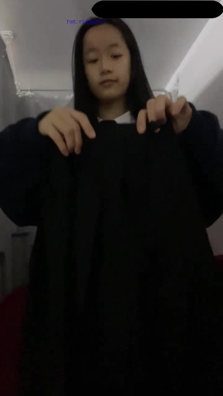 福利姬 高价定制 ?婚纱弹力摇 完整版视频 她是真的爱这个透明鸡巴 #福利姬 #自慰 3标签： #福利姬 #自慰