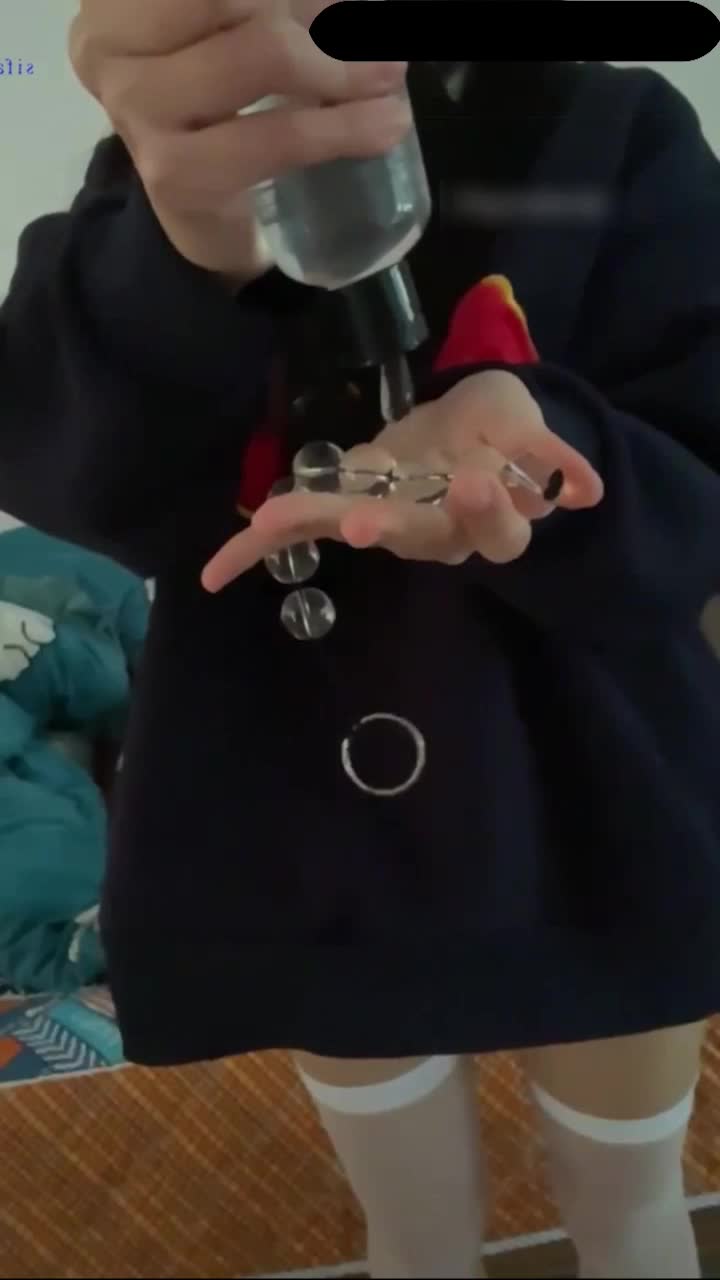 福利姬 高价定制 ?婚纱弹力摇 完整版视频 她是真的爱这个透明鸡巴 #福利姬 #自慰 3标签： #福利姬 #自慰