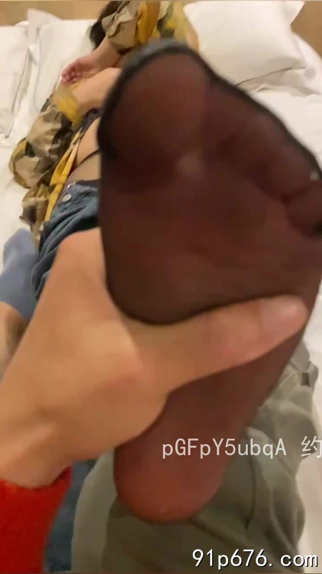 标题: 表面装清纯，内心饥渴难耐，刺青反差妹被炮友无套爆肏，嗲叫不停收藏: 222作者: #91绝味鸭脖 关键词: #表面 #清纯 #内心 #饥渴 #难耐 #刺青 #反差 #炮友 #无套 #不停