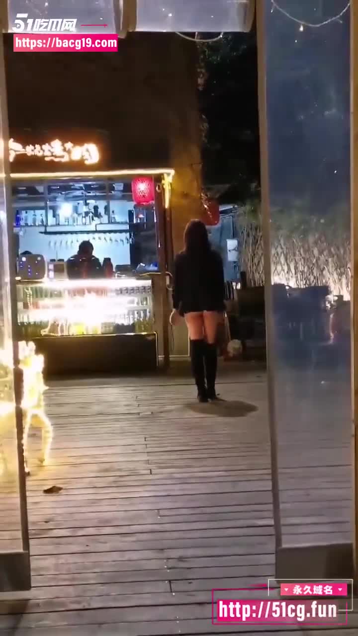 绿帽淫妻珊珊 来自香港的淫娃现居顺德 高颜值美腿少妇 各种场所大尺度露出诱惑私拍流出 #绿帽 #露出 #人妻 #推特 #黑料