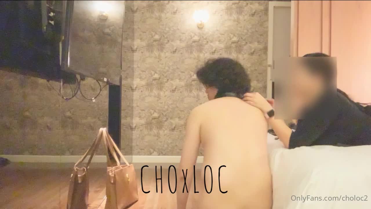 万人求购Onlyfans极品身材尤物反差母狗choloc私拍 超骚绿帽淫妻邀黑人单男3P被黑屌肏出血，第一次吃黑鸡吧爱不释 #OnlyFans标签： #极品 #onlyfans #母狗 #反差婊 #黑人 #3p #群p