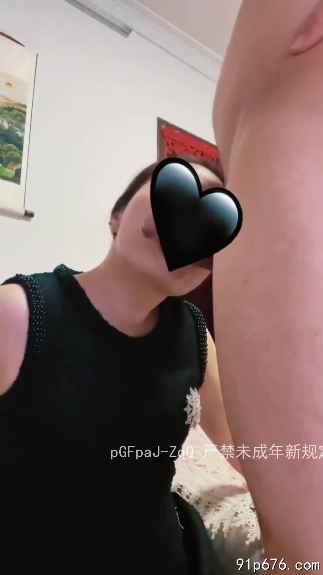 标题: 一边吃鸡吧，一边用震动棒把自己玩到高潮，再把鸡吧放进去抽插收藏: 68作者: #nailimo 关键词: #一边 #鸡吧 #一边 #震动 #玩到 #高潮 #鸡吧 #放进去 #抽插