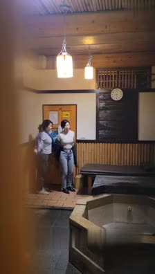 北投知名温泉汤旅再爆偷拍两个大奶妹子洗澡