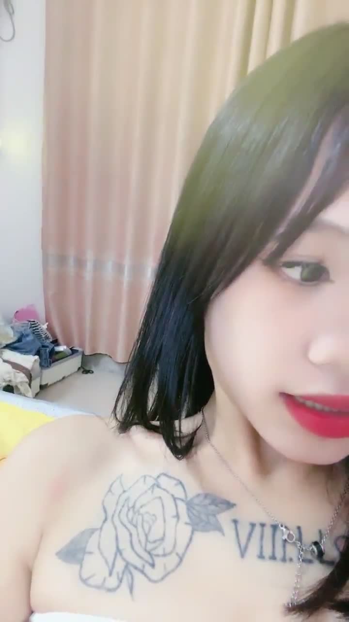 【#小思】兄弟们！刚下海的极品小美女！这奶子真的绝了