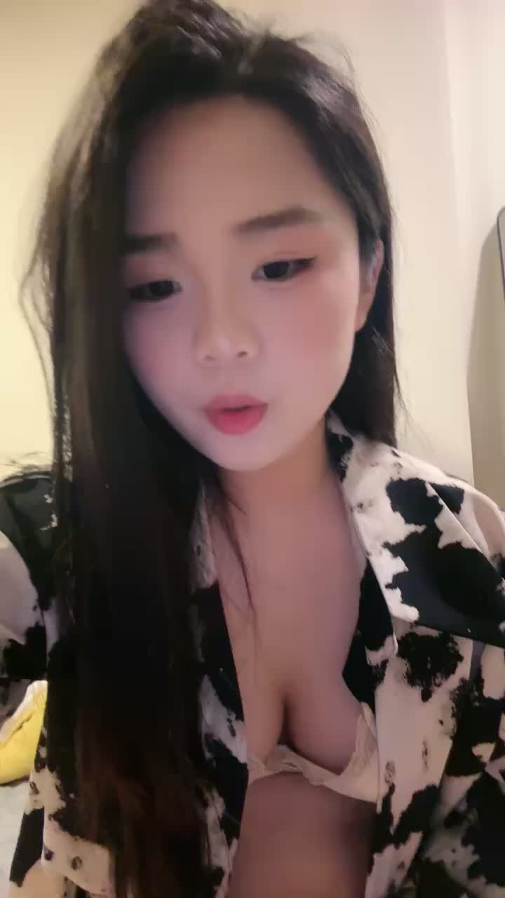 #肥臀 #纹身 #激情 #骑乘 #直播肉感肥臀纹身甜系少女 社会炮友激情大战 骑乘打桩机