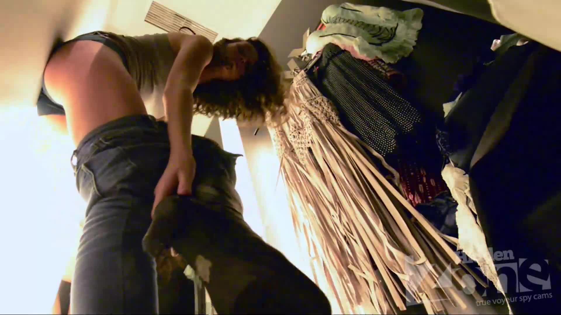 #偷拍 猥琐老板在内衣店更衣间暗藏摄像头偷拍多位美女顾客的秘密花园