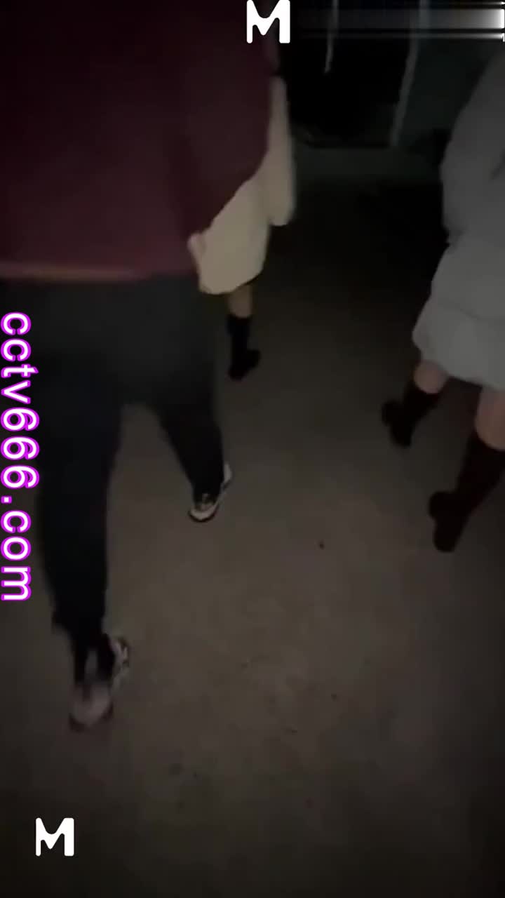 标题: 淫乱的真性话大冒险脱衣服游戏