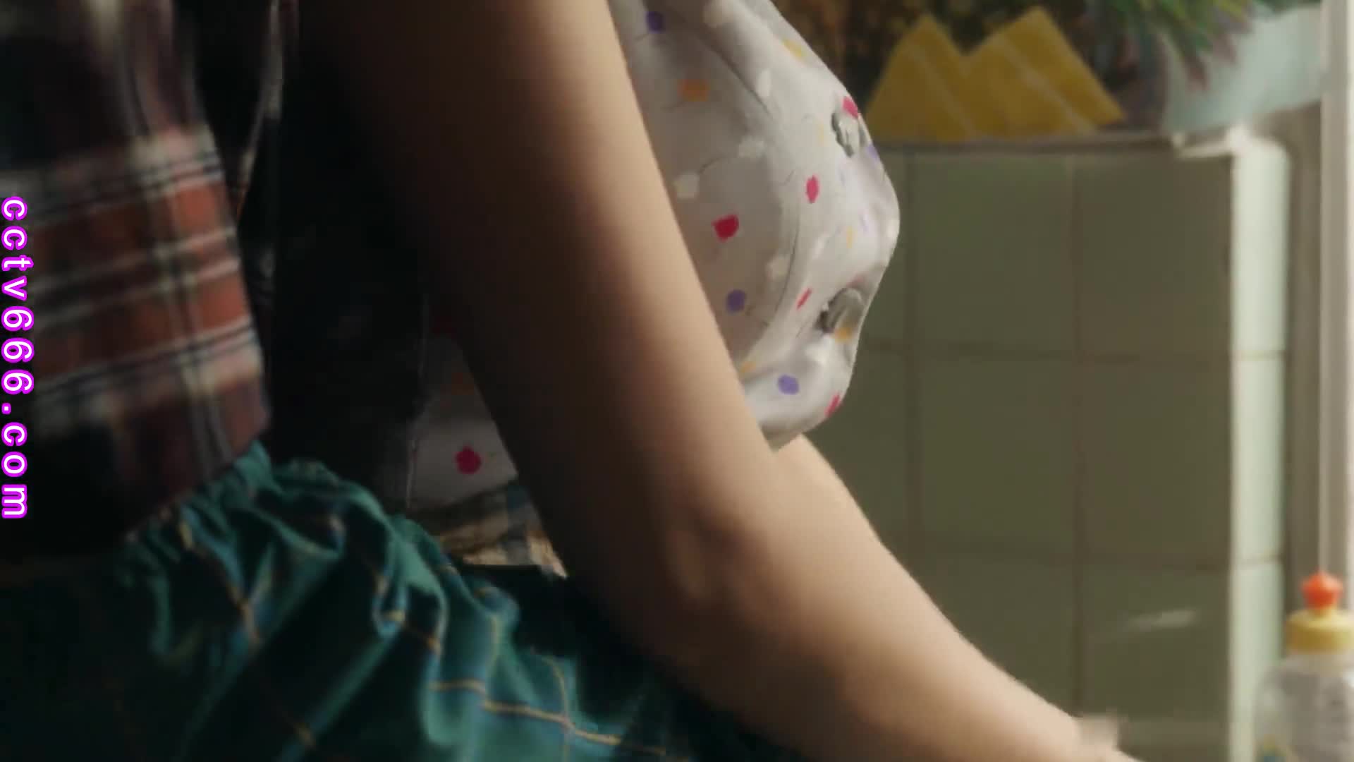 标题: 麻豆传媒映画.MDSR-0009-1.苏语棠.艾熙.极品嫂子.夏日欲火无套乱伦.情色文学