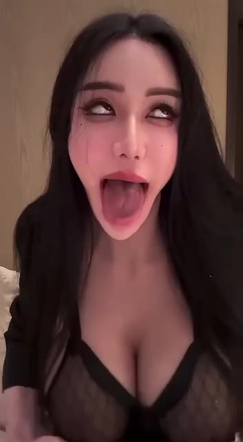 #阿黑颜 舌头真长呀