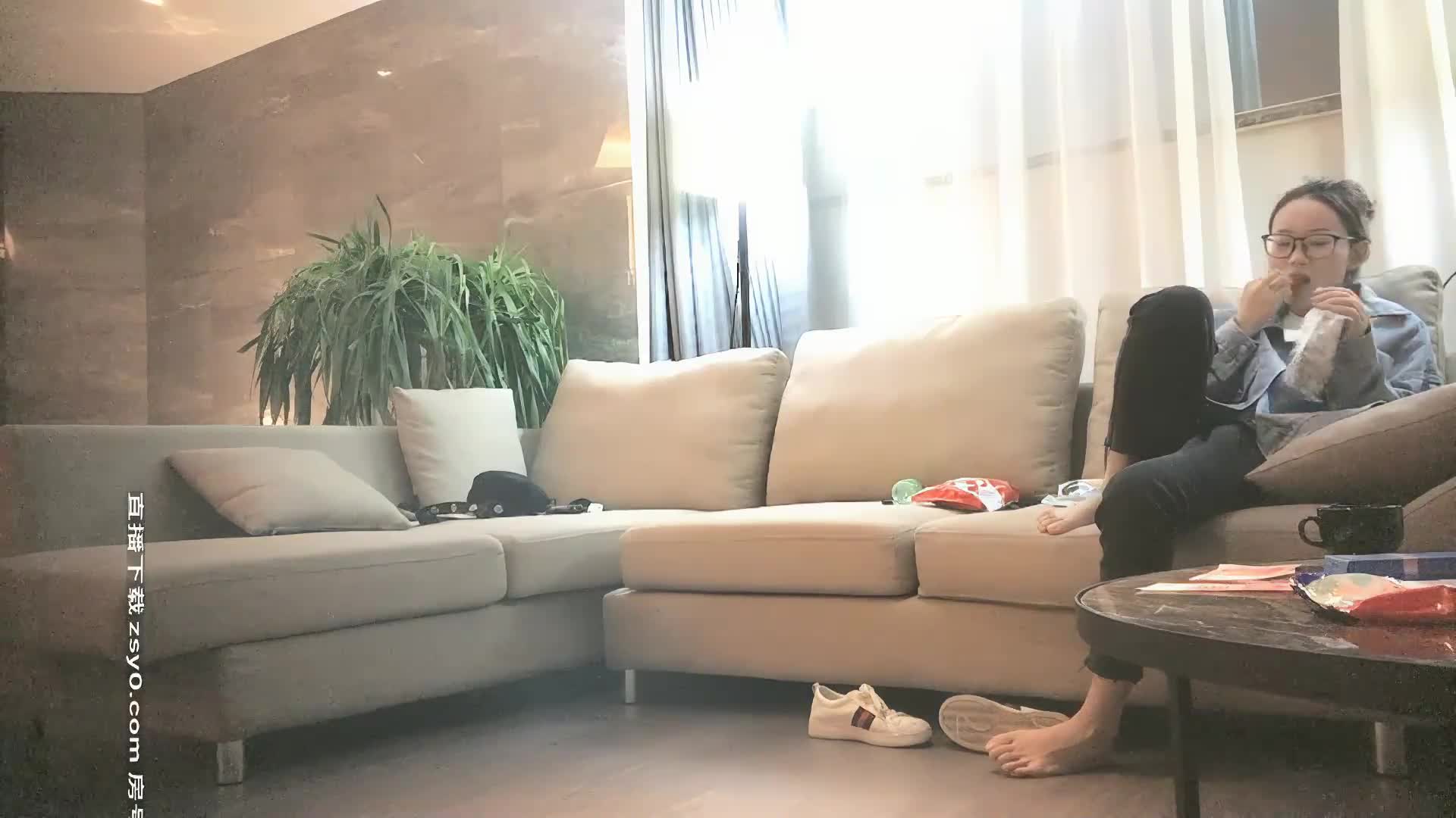 【#探花精选】00后眼镜小萝莉，丝袜撕扯老金肆意玩弄，高清源码录制