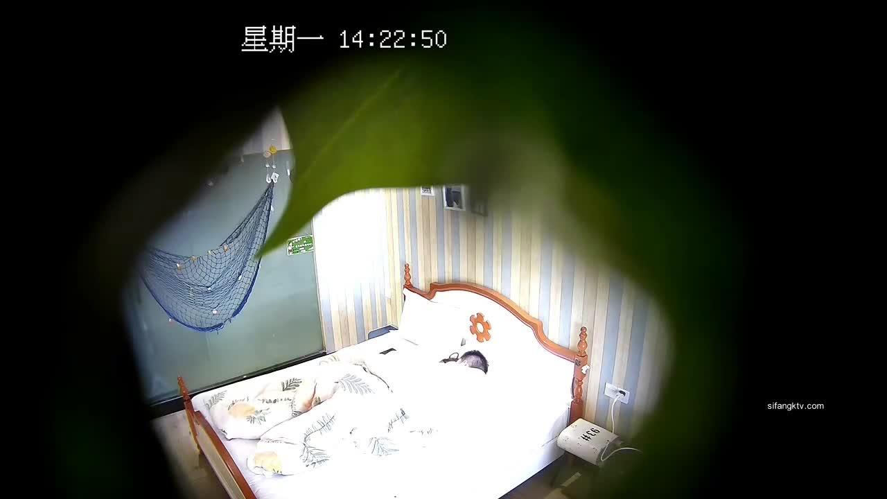安防酒店摄像头偷拍 老哥出差面基碎花裙气质少妇两天干了她几次