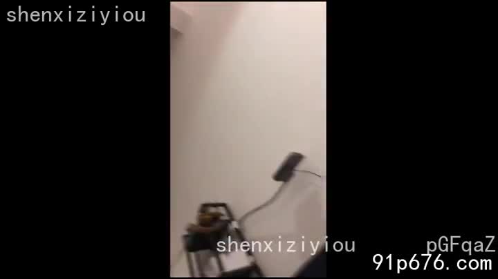 标题: “想要吃鸡巴可以给我嘛”完美身材奈何找个武大郎#广告合作 @cypdp。每天更新视频，大家多分享给朋友。不限制转发分享和下载。关键词: #想要 #鸡巴 #完美 #身材 #奈何 #找个 #武大郎