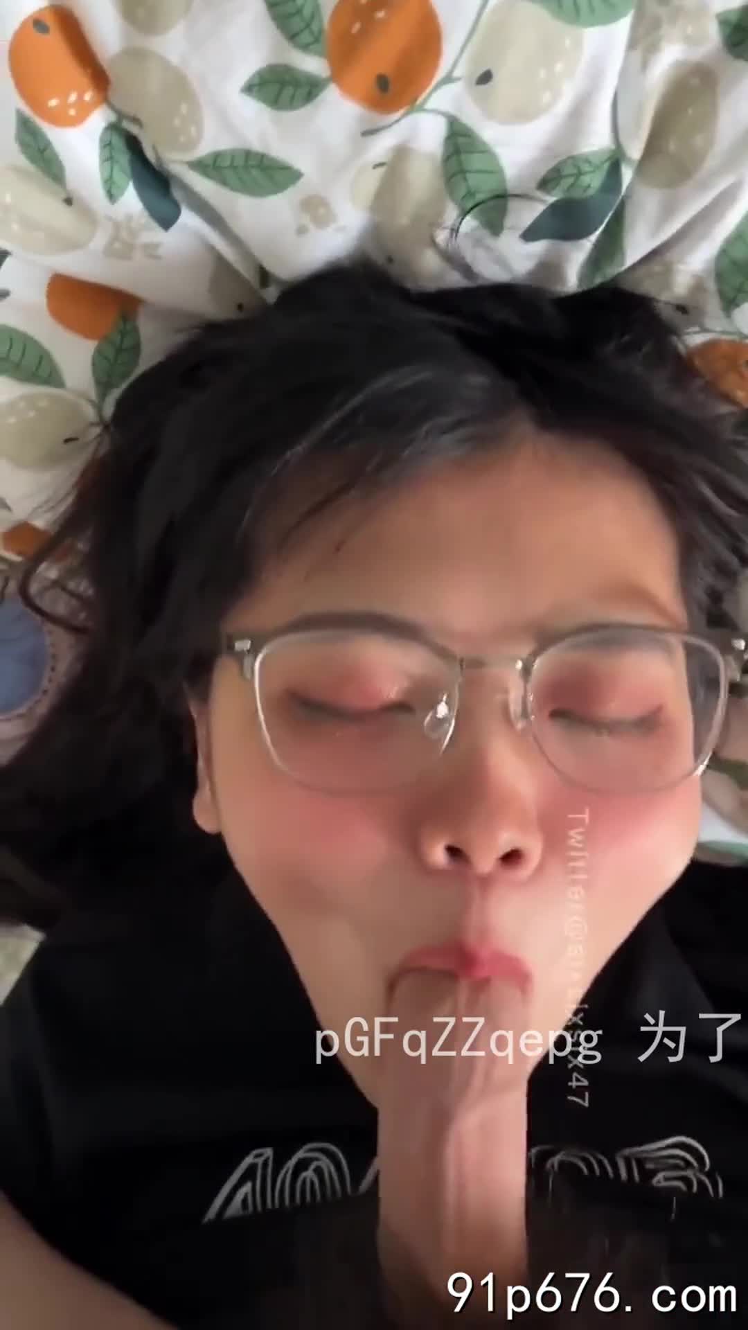 标题: 戴眼镜的微胖小坦克 反差拉满 喜欢颜射的小骚货收藏: 139作者: #ciaogiao    关键词: #戴眼镜 #微胖 #坦克 #反差 #拉满 #喜欢 #颜射 #骚货